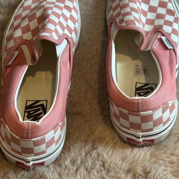 Vans women’s Checkerboard Slip-On Shoes - Pink and White - Picture 3 of 7